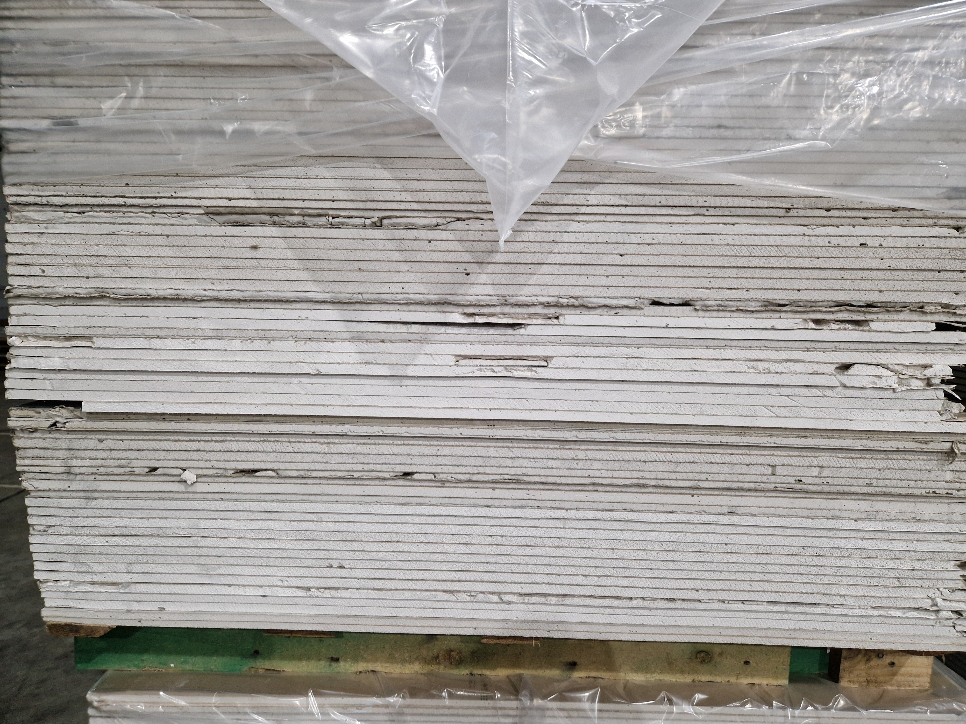 12.5mm Plasterboard Seconds 2.4m x 1.2m (Tapered Edge) - Image 3