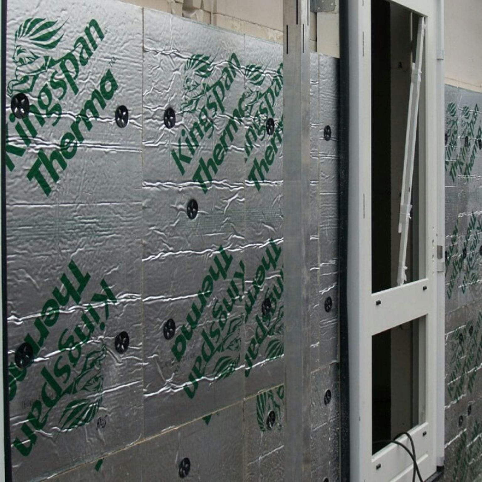 40mm Kingspan Thermawall TW50 PIR Cavity Wall Insulation 1200mm x 450mm - 6.48m2 pack - Image 4